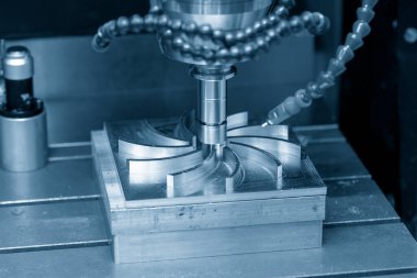 Küf ve ölüm üretimi CNC değirmen makinesiyle yapılıyor. Kalıplar, sert top değirmeni ile makine merkeziyle kesme işlemi yapıyor.