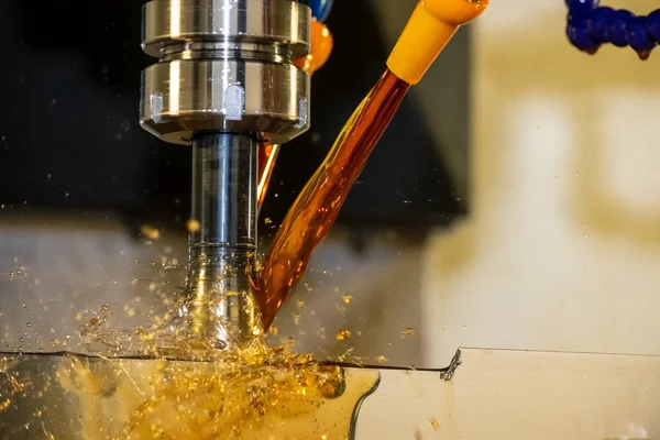 Cena Close Máquina Fresagem Cnc Cortando Peças Molde Com Método — Fotografia de Stock