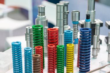 Küf ve ölüm endüstrisi için sıkıştırma bobini grubu. Yenilikçi ölüm yedek parça üretim konsepti.