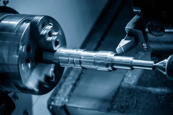 Die Multitasking Cnc Maschine Formt Das Schneiden Der Metallwellen Teile — Stockfoto