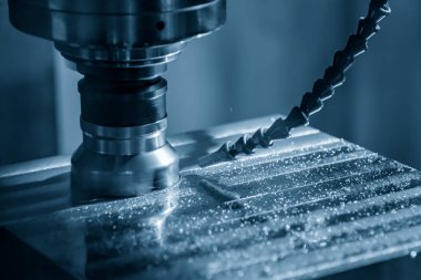 CNC değirmen makinesi, enjeksiyon küf parçalarını indekslenebilir araçlarla kesiyor. Kalıplar ve ölüm üretim süreci, son değirmen araçları ile makine merkezi tarafından.