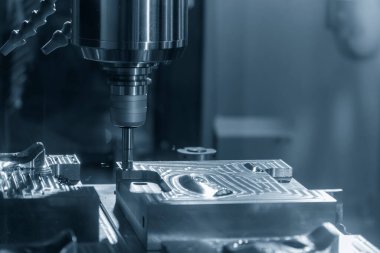 CNC Değirmen Makinesi, enjeksiyon küf parçalarını indekslenebilir araçlarla kesiyor. Kalıplar ve ölüm üretim süreci, son değirmen araçları ile makine merkezi tarafından.