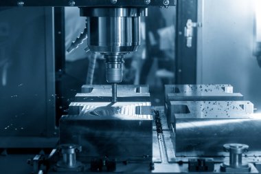 CNC değirmen makinesi, enjeksiyon küf parçalarını indekslenebilir araçlarla kesiyor. Kalıplar ve ölüm üretim süreci, son değirmen araçları ile makine merkezi tarafından.