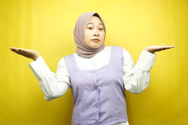 Beautiful Asian Young Muslim Woman Don Know Sign Expression Isolated — Stock Photo, Image