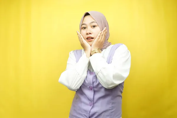 Bonita Jovem Asiático Muçulmano Mulher Chocado Surpreso Wow Expressão Com — Fotografia de Stock