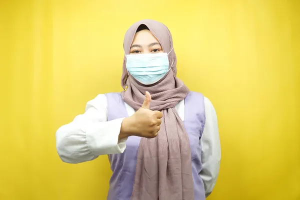의료용 마스크를 이슬람 여성들 코로나 바이러스 코로나 바이러스 마스크를 사용하는 — 스톡 사진