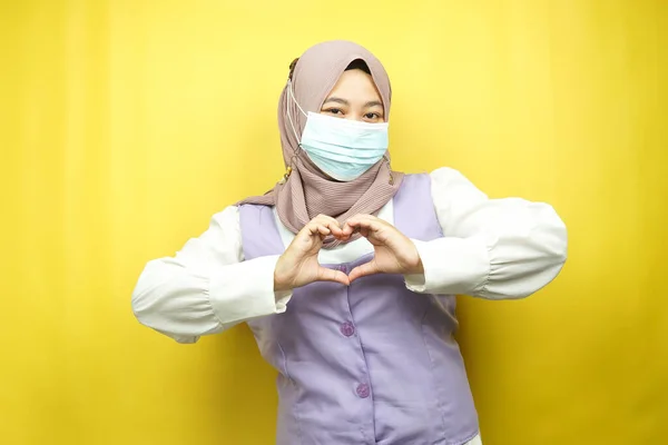 Μουσουλμάνες Γυναίκες Που Χρησιμοποιούν Ιατρικές Μάσκες Χέρια Αγάπης Κίνημα Κατά — Φωτογραφία Αρχείου