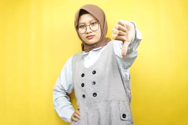 Beautiful Young Asian Muslim Woman Dislike Belittling Disappointed Dissatisfied Good — Stock Photo, Image