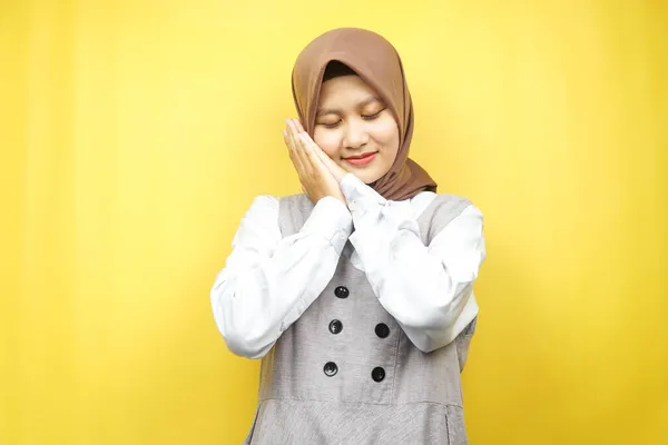 Krásná Asijská Mladá Muslimka Spící Pokojně Pocit Pohodlí Pocit Štěstí — Stock fotografie