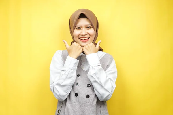 Beautiful Young Asian Muslim Woman Smiling Happy Cute Feeling Comfortable — Stock Photo, Image