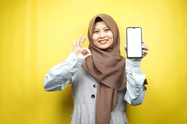 Smuk Ung Asiatisk Muslimsk Kvinde Smilende Selvsikker Entusiastisk Munter Med - Stock-foto