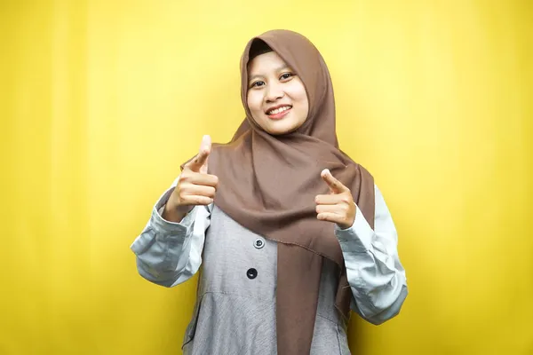 Mooie Jonge Aziatische Moslim Vrouw Lachend Zelfverzekerd Enthousiast Vrolijk Met — Stockfoto