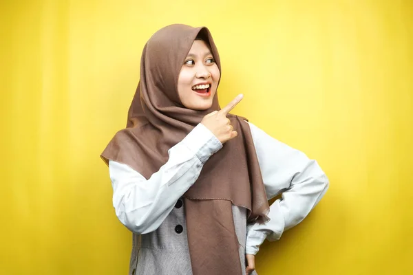 Wanita Muslim Asia Yang Cantik Terkejut Terkejut Wow Ekspresi Dengan — Stok Foto