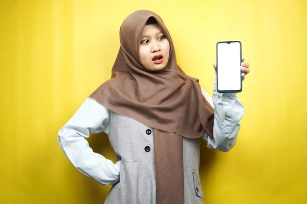 Mooie Jonge Aziatische Moslim Vrouw Geschokt Verrast Wow Uitdrukking Hand — Stockfoto