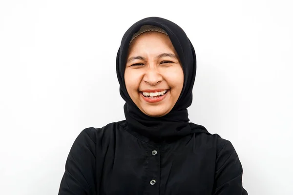 Close Van Vrolijke Mooie Jonge Moslim Vrouw Geïsoleerd — Stockfoto