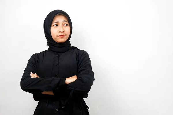 Piękna Młoda Azjatycka Muzułmanka Dąsająca Się Niezadowolona Zirytowana Nieszczęśliwa Myśląca — Zdjęcie stockowe