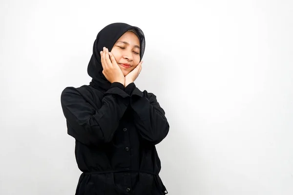 Hermosa Joven Mujer Musulmana Asiática Sonriendo Feliz Lindo Sintiéndose Cómodo —  Fotos de Stock