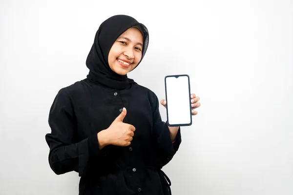 Schöne Junge Asiatische Muslimin Mit Händen Smartphone Der Hand Werbung — Stockfoto