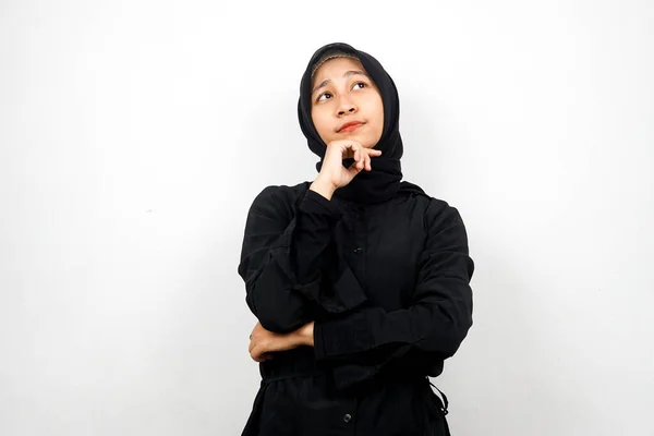 Wanita Muslim Muda Asia Yang Cantik Berpikir Mencari Ide Mencari — Stok Foto