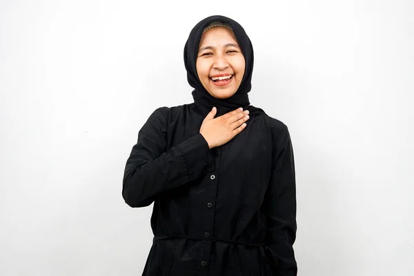 Schöne Und Fröhliche Junge Asiatische Muslimin Mit Händen Die Brust — Stockfoto