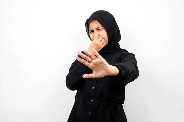 Mooie Jonge Aziatische Moslim Vrouw Met Hand Bedekken Mond Weigeren — Stockfoto