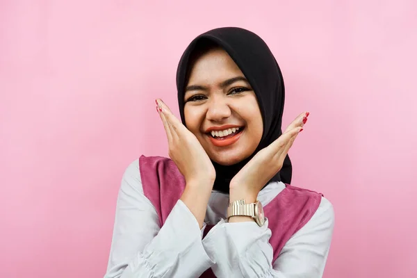 Detailní Záběr Veselé Krásné Mladé Muslimky Izolované — Stock fotografie