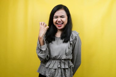 Güzel genç kadın stresi, depresyon, baş dönmesi, üzgün, kızgın, tatminsiz, soyutlanmış