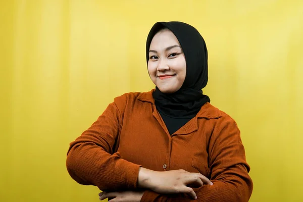 Hermosa Joven Asiática Musulmana Mujer Sonriendo Con Confianza Aislado —  Fotos de Stock