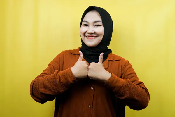 Schöne Junge Asiatische Muslimin Mit Erhobenen Händen Zeichen Gute Arbeit — Stockfoto