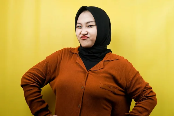 Hermosa Joven Asiática Musulmana Mujer Enojada Haciendo Pucheros Sintiéndose Molesta —  Fotos de Stock