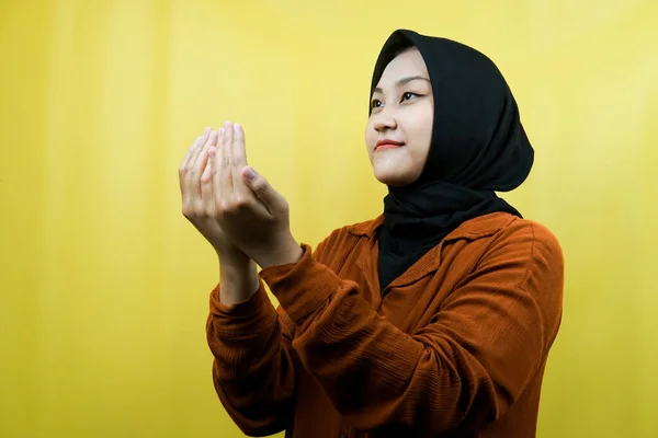 Hermosa Joven Musulmana Asiática Rezando Disculpándose Triste Ayunando Ramadán Islam —  Fotos de Stock