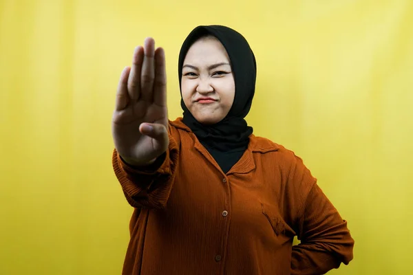 Schöne Asiatische Junge Muslimin Mit Stoppschild Hand Ablehnen Zeichen Hand — Stockfoto
