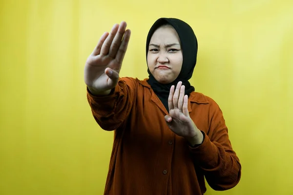Gyönyörű Ázsiai Fiatal Muszlim Stop Jel Kéz Elutasítja Jel Kéz — Stock Fotó