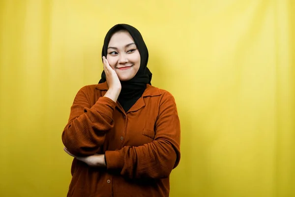 Schöne Und Fröhliche Junge Asiatische Muslimin Die Den Leeren Raum — Stockfoto