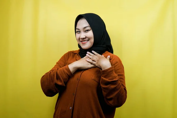 Hermosa Alegre Joven Mujer Musulmana Asiática Con Las Manos Sosteniendo —  Fotos de Stock