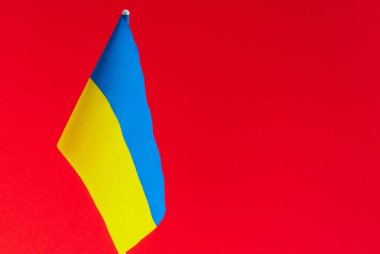 Ukrayna ve Avrupa Birliği bayrakları yakından izole edildi