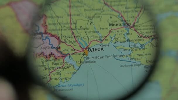 Guerre en Ukraine. Regardez la carte avec une loupe de près — Video