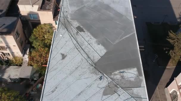 フォームコンクリートを使用した平らな屋根の配置とレベリング — ストック動画