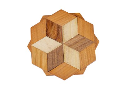 Tahta bardak tutacağı beyaz arkaplanda izole edilmiş.