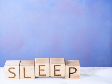 Kelime, tahta küplere yazılır..