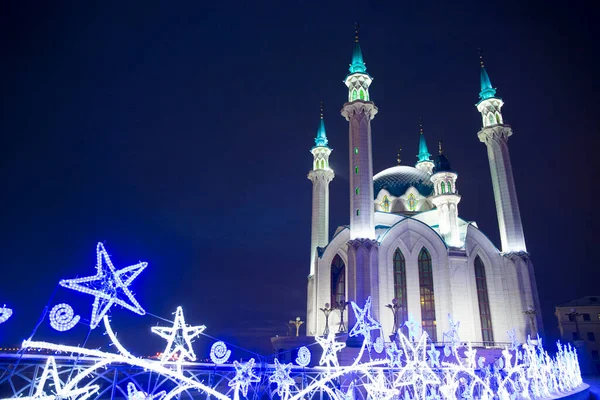 Kazan Kul Şerif 'in ana camii Noel ışıkları