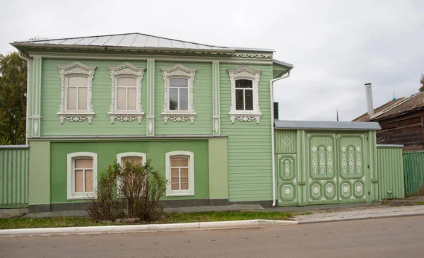 Velha Casa Madeira Amarela Russa — Fotografia de Stock