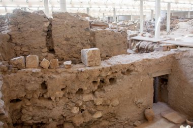 Santorini, Yunanistan - 13 Haziran 2012: Antik Akrokiti kentinin kazıları