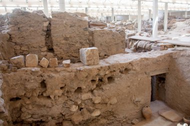 Santorini, Yunanistan - 13 Haziran 2012: Antik Akrokiti kentinin kazıları
