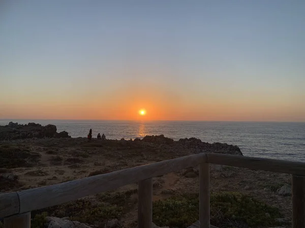 Захід Сонця Проходив Над Літнім Атлантичним Морем Португалії Родина Дивиться — стокове фото