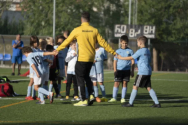 Entrenador Mano Con Los Niños Que Muestran Cercanía Motivar Los — Foto de Stock