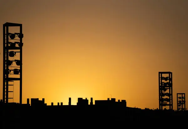 Kaupungin Siluetti Stadionin Valot Siluetti Auringonlaskun Aikaan Alcobendas Madrid Espanja — kuvapankkivalokuva