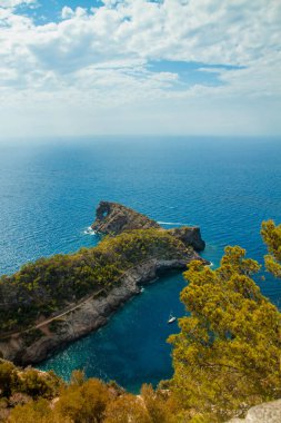 Deniz ve dağların manzarası, Akdeniz