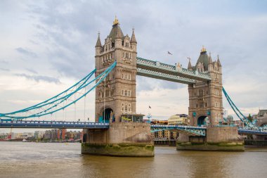Londra, İngiltere, Tower Bridge manzarası, İngiltere 'nin en büyük eğlencesi.