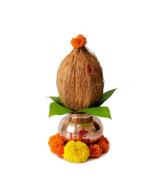 Akshaya tritiya Hint festivali konsepti: Hindistan cevizli dekoratif kalaş ve çiçek desenli yaprak